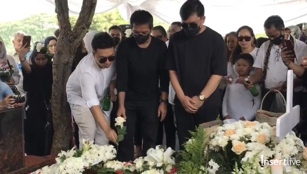 Kahitna melepas Carlo Saba Kahitna melepas Carlo Saba