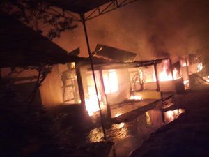 Malam Takbir, 7 Rumah Semi Permanen di Surabaya Ludes Dilahap Api