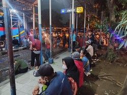 Kecemasan Pemudik Saat Tak Kebagian Bus di Terminal Purabaya Bungurasih