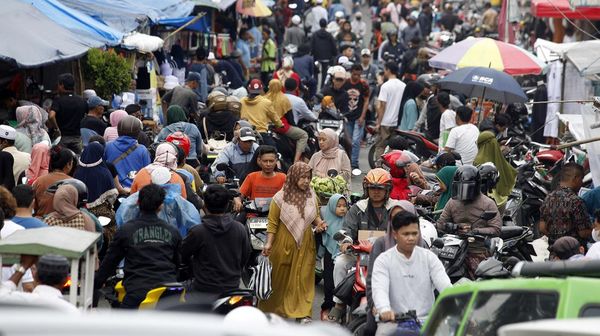 Pasar Cisarua Bogor Padat Sehari Menjelang Lebaran