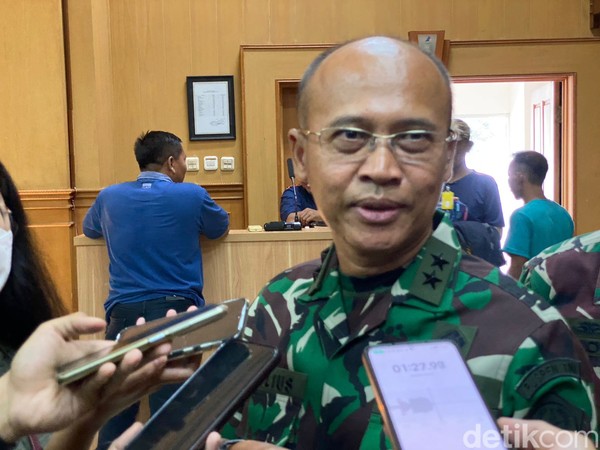 Kepala Pusat Penerangan (Kapuspen) TNI Laksda Julius Widjojono (Wildan Noviansyah/detikcom)