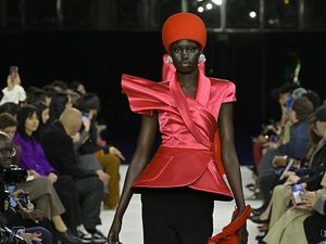 10 Koleksi Balmain Fall/Winter 2023 Hadirkan Busana Bergaya Retro