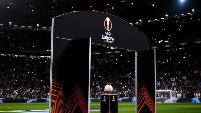ALLIANZ STADIUM, TURIN, ITALY - 2023/04/13: The arch structure, the plinth and the official match ball of UEFA Europa League are seen prior to the UEFA Europa League quarterfinal first leg football match between Juventus FC and Sporting CP. Juventus FC won 1-0 over Sporting CP. (Photo by Nicolò Campo/LightRocket via Getty Images)