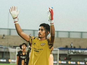 Eks Kiper PSM Syaiful Belum Tentukan Pilihan Usai Pamit dari Dewa United Eks Kiper PSM Syaiful Belum Tentukan Pilihan Usai Pamit dari Dewa United