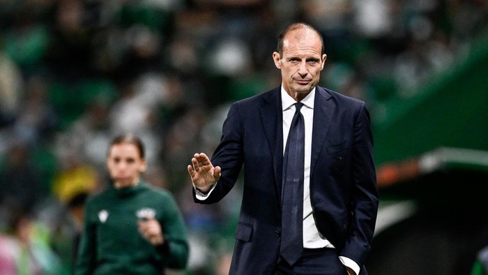 LISBON, PORTUGAL - APRIL 20: Head coach of Juventus Massimiliano Allegri gestures during the UEFA Europa League quarterfinal second leg match between Sporting CP and Juventus at Estadio Jose Alvalade on April 20, 2023 in Lisbon, Portugal. (Photo by Daniele Badolato - Juventus FC/Juventus FC via Getty Images)