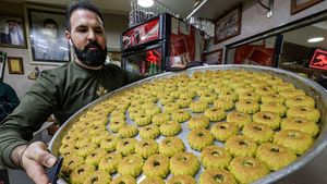 Melihat Pembuatan Kue Kering Khas Lebaran di Palestina