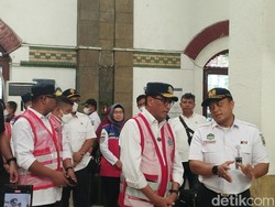 Menhub Apresiasi Ganjar Beri Tiket Mudik Balik Gratis ke Warga Jateng