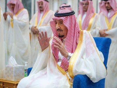 Momen Raja Salman Salat Idul Fitri di Istana Al-Salam