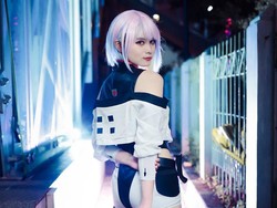 Terpuji! Monica Aralda dan Belasan Cosplayer Bagikan Paket Sembako ke Warga