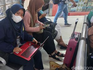 Nida Rela Selesaikan Kerjaan di Stasiun Sebelum Mudik: Biar Nggak Kepikiran