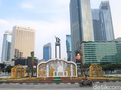 Dekorasi Sambut Idul Fitri Hiasi Kawasan Bundaran HI