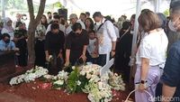 Kahitna Antar Carlo Saba ke Peristirahatan Terakhir