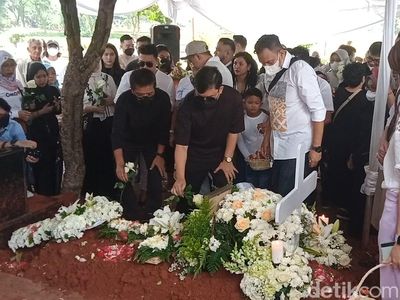 Kahitna Antar Carlo Saba ke Peristirahatan Terakhir