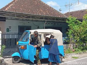 Mudik Nyetir Bajaj dari Cimahi ke Madiun, Edi Bawa Kasur hingga Termos Kopi Mudik Nyetir Bajaj dari Cimahi ke Madiun, Edi Bawa Kasur hingga Termos Kopi