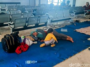 Nestapa Pemudik di Pelabuhan Jangkar Terkatung-katung gegara Calo Tiket