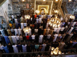 Niat Sholat Jumat Makmum dan Imam Lengkap dengan Artinya