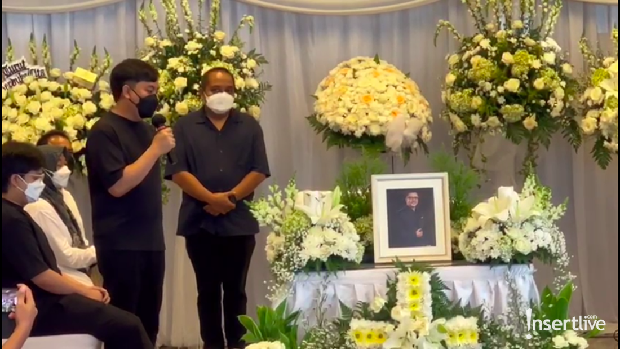 Prosesi penutupan peti hingga pemakaman Carlo Saba