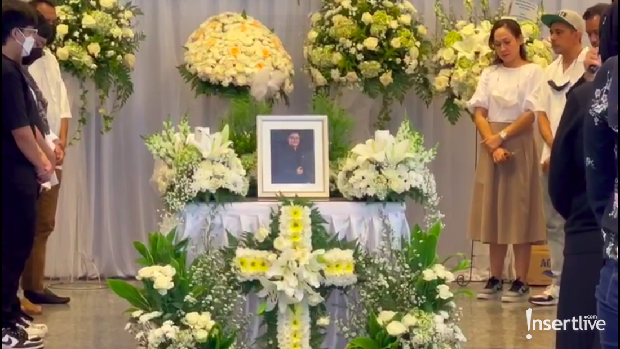 Prosesi penutupan peti hingga pemakaman Carlo Saba