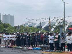 Salat Idul Fitri di Equestrian Park Jaktim Digelar di Tengah Hujan
