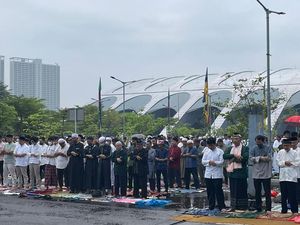 Salat Idul Fitri di Equestrian Park Jaktim Digelar di Tengah Hujan