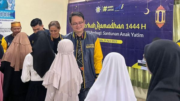Sambut Lebaran dengan Berbagi Bersama Anak Yatim