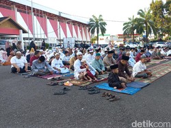 Ratusan Warga Muhammadiyah Salat Id di Lapangan Koni Kota Jambi