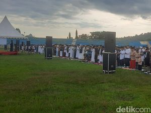 Jemaah Muhammadiyah Mamuju Salat Idul Fitri di Stadion Manakarra Jemaah Muhammadiyah Mamuju Salat Idul Fitri di Stadion Manakarra