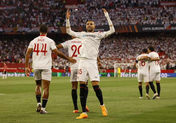 Soccer Football - Europa League - Quarter Final - Second Leg - Sevilla v Manchester United - Ramon Sanchez Pizjuan, Seville, Spain - April 20, 2023 Sevillas Youssef En-Nesyri celebrates scoring their first goal REUTERS/Marcelo Del Pozo