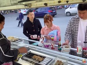 5 Makanan Indonesia yang Dijual YouTuber Ini Disukai Warga China