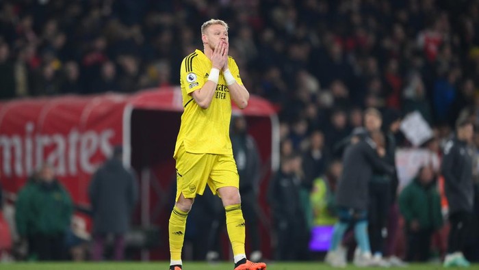 LONDON, ENGLAND - APRIL 21: Aaron Ramsdale of Arsenal looks dejected at the full-time whistle during the Premier League match between Arsenal FC and Southampton FC at Emirates Stadium on April 21, 2023 in London, England. (Photo by Shaun Botterill/Getty Images)