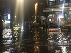 Kawasan Kutisari Surabaya Banjir, Warga Siapkan Lokasi Alternatif Salat Id