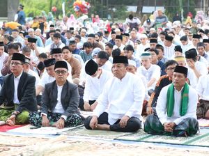 Gubernur Lampung Usai Salat Id: Manusia Tak Luput dari Kesalahan