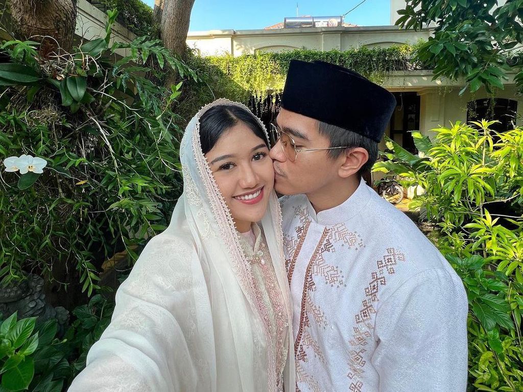 7 Gaya Mesra Kaesang Pangarep dan Erina Gudono, Jomblo Jangan Iri! 7 Gaya Mesra Kaesang Pangarep dan Erina Gudono, Jomblo Jangan Iri!