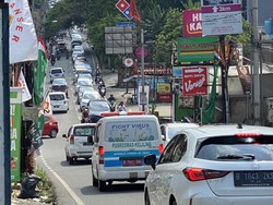 Warga Ngeluh Kena Macet 2 Jam di Pertigaan Keluar Tol Desari