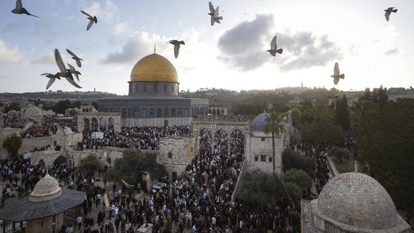 Palestinians attend Eid al-Fitr holiday celebrations by the Dome of the Rock shrine in the Al Aqsa Mosque compound in Jerusalems Old City, Friday, April 21, 2023. The holiday marks the end of the holy month of Ramadan, when devout Muslims fast from sunrise to sunset. (AP Photo/Mahmoud Illean)