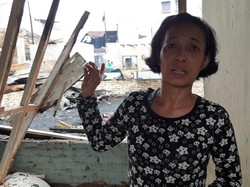 Janda Tukang Cuci Ratapi Rumah Orang Tuanya yang Hangus Terbakar di Medan