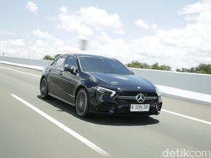 Pakai Mobil Buas Mercedes-AMG A35 untuk Harian, Seberapa Boros Bensinnya? Pakai Mobil Buas Mercedes-AMG A35 untuk Harian, Seberapa Boros Bensinnya?