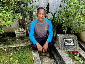 Cerita Muljana Mengalah Rawat Kuburan di Hari Raya Idul Fitri Cerita Muljana Mengalah Rawat Kuburan di Hari Raya Idul Fitri