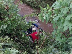 Pulang Unjung-unjung dari Rumah Mertua, Pemotor Kota Batu Jatuh ke Sungai