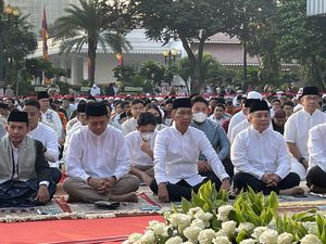 Pj Gubernur DKI Heru Budi Salat Idul Fitri di Balai Kota