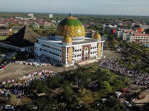 Potret Salat Idul Fitri di Berbagai Daerah Indonesia