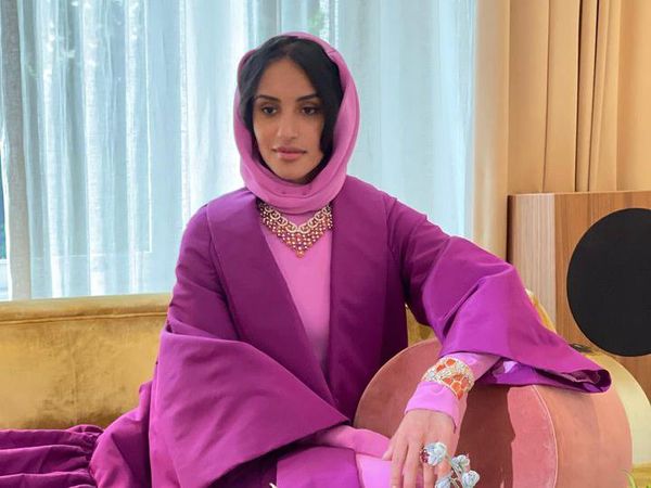 8 Gaya Stylish Loulwa, Putri Saudi yang Sering Datang ke Acara Fashion