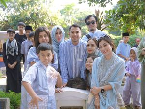 5 Momen Raffi Ahmad dan Keluarga Nyekar ke Makam Ayah di Bandung