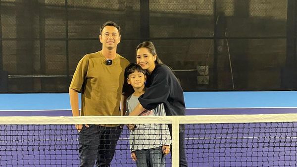 8 Penampakan Lapangan Tenis Raffi Ahmad yang Dibangun di Samping Rumah