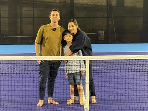 8 Penampakan Lapangan Tenis Raffi Ahmad yang Dibangun di Samping Rumah
