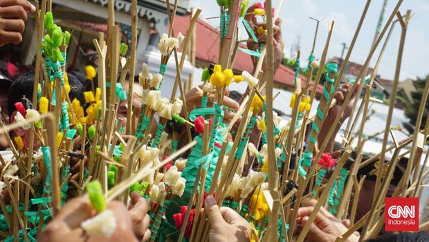 Tradisi atau Upacara Grebeg Syawal kembali digelar untuk umum setelah tiga tahun absen karena terimbas pandemi Covid-19