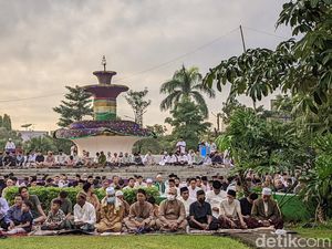 Pertama Kali, Warga Salat Id di Taman Rafflesia Ciamis