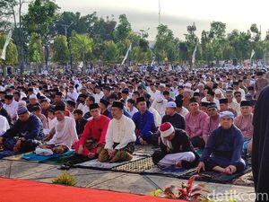 Salat Id di Pekanbaru, Jemaah Sesaki Halaman Kantor Gubernur Riau