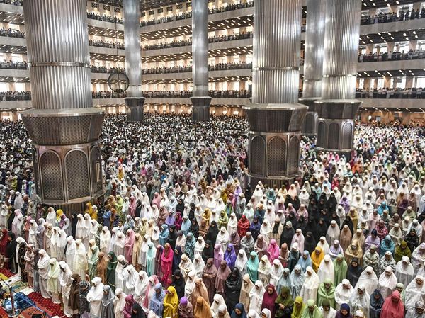 Suasana Masjid Istiqlal yang Dipadati Jemaah Salat Idul Fitri