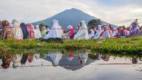 Suasana Salat Idul Fitri di Kaki Gunung Kerinci